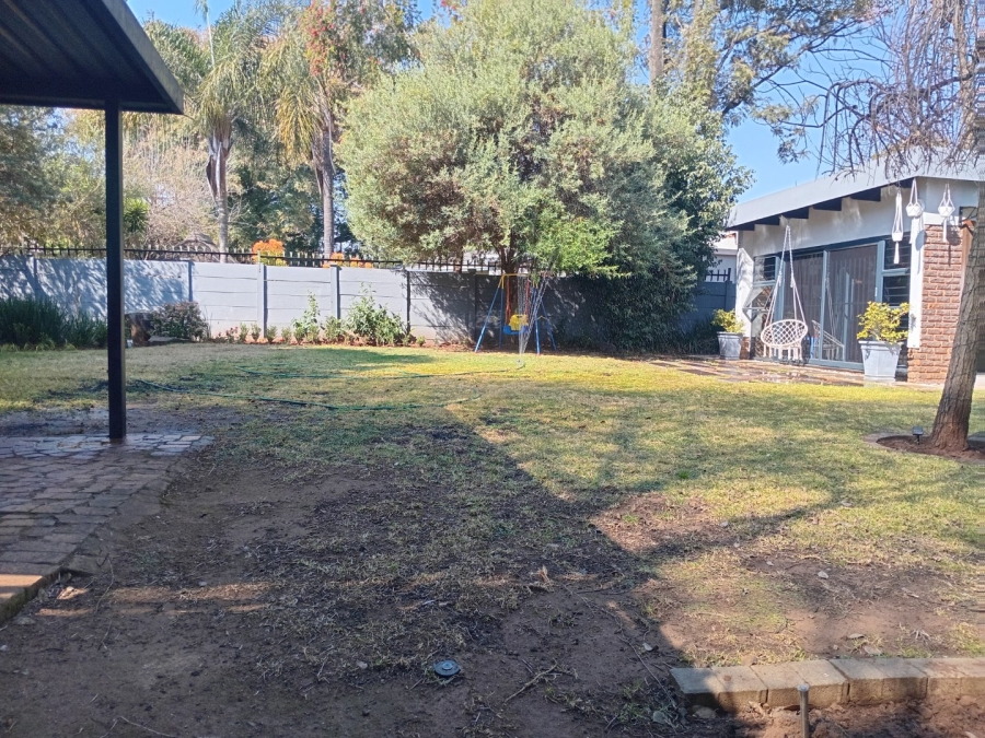 5 Bedroom Property for Sale in Wierda Park Gauteng