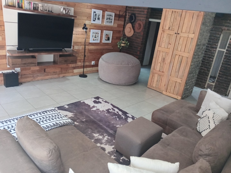 5 Bedroom Property for Sale in Wierda Park Gauteng