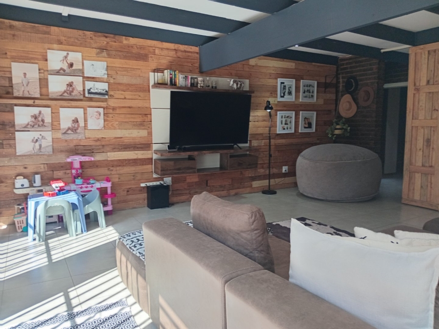 5 Bedroom Property for Sale in Wierda Park Gauteng