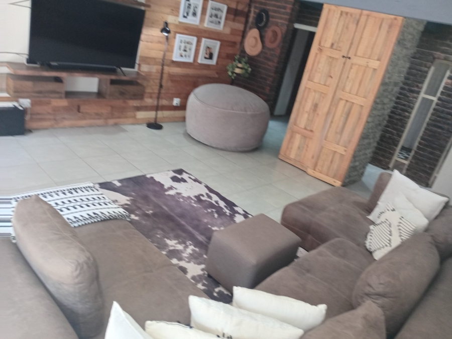 5 Bedroom Property for Sale in Wierda Park Gauteng