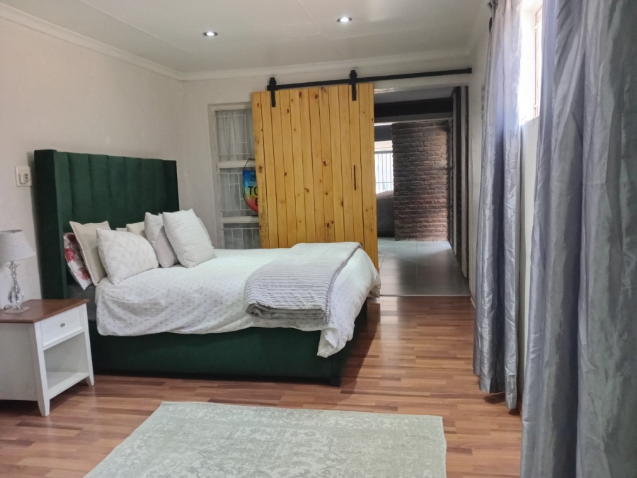 5 Bedroom Property for Sale in Wierda Park Gauteng