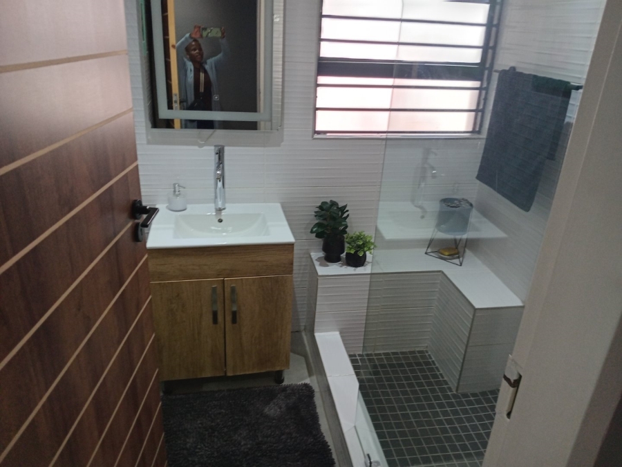 5 Bedroom Property for Sale in Wierda Park Gauteng