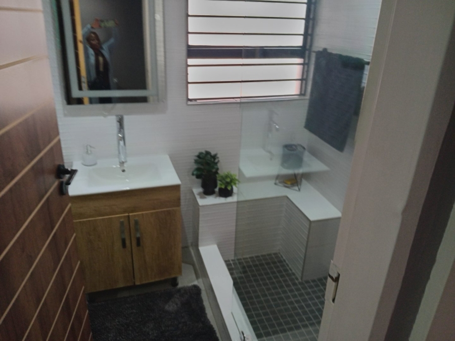 5 Bedroom Property for Sale in Wierda Park Gauteng