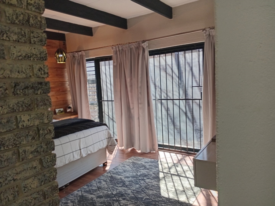 5 Bedroom Property for Sale in Wierda Park Gauteng