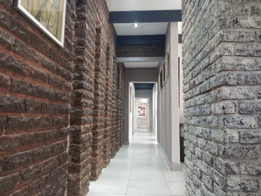 5 Bedroom Property for Sale in Wierda Park Gauteng