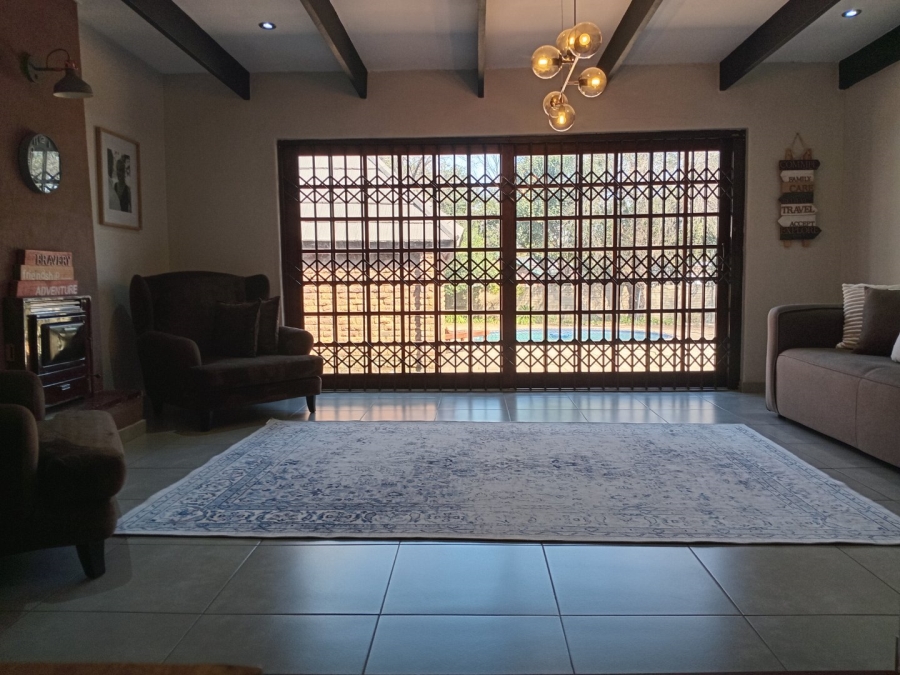 5 Bedroom Property for Sale in Wierda Park Gauteng