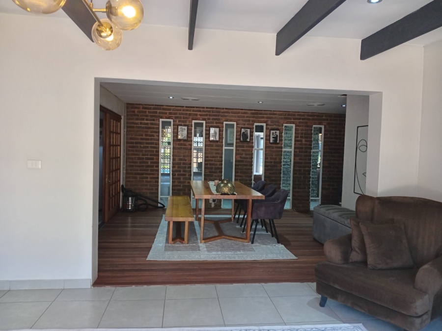 5 Bedroom Property for Sale in Wierda Park Gauteng