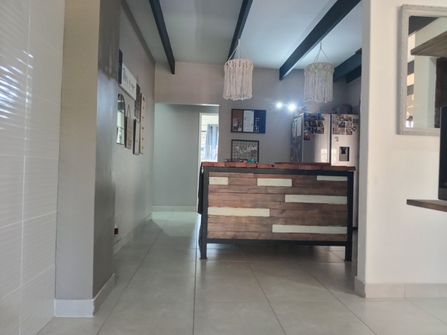 5 Bedroom Property for Sale in Wierda Park Gauteng