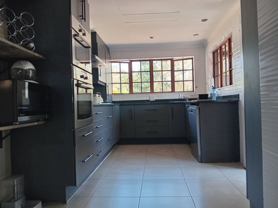 5 Bedroom Property for Sale in Wierda Park Gauteng