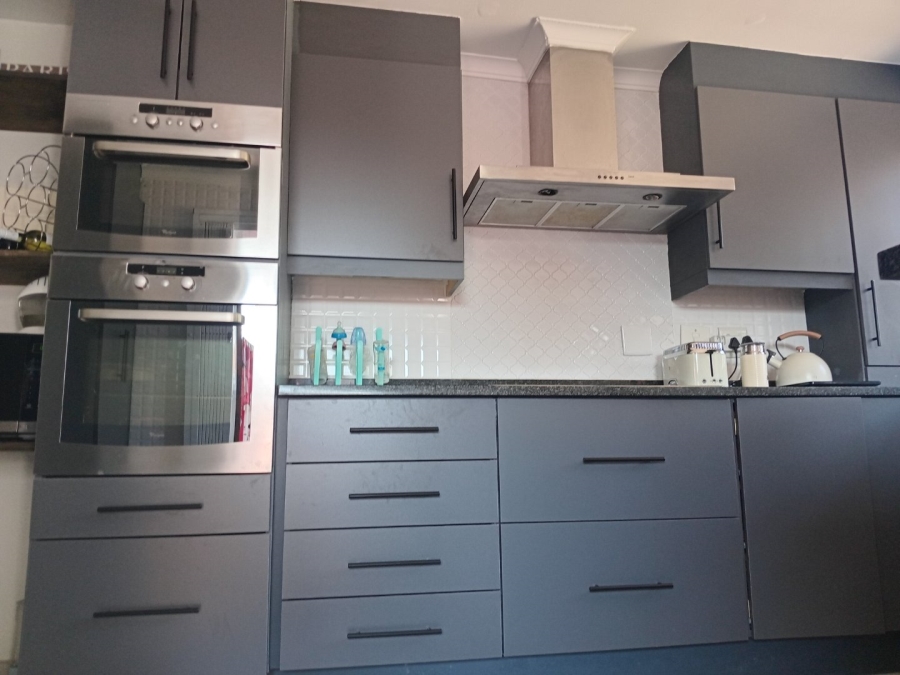 5 Bedroom Property for Sale in Wierda Park Gauteng
