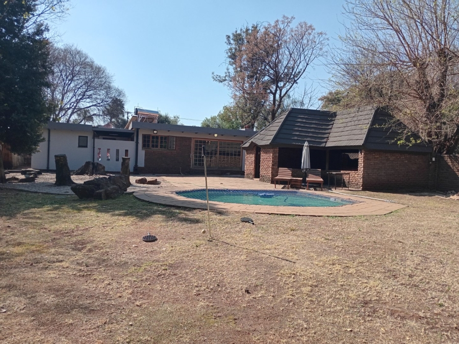 5 Bedroom Property for Sale in Wierda Park Gauteng