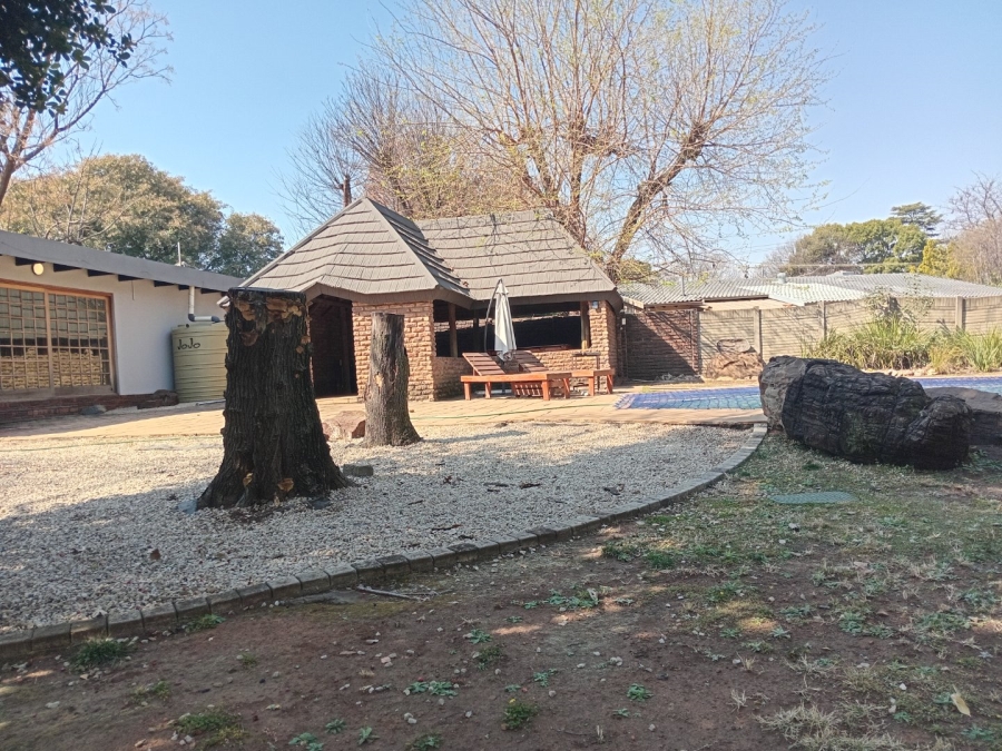 5 Bedroom Property for Sale in Wierda Park Gauteng