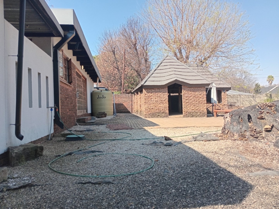 5 Bedroom Property for Sale in Wierda Park Gauteng