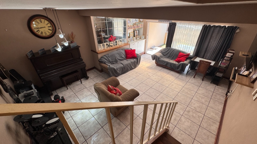 2 Bedroom Property for Sale in Three Rivers Proper Gauteng