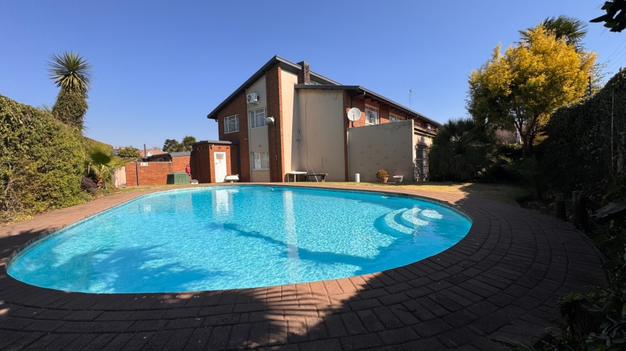 2 Bedroom Property for Sale in Three Rivers Proper Gauteng
