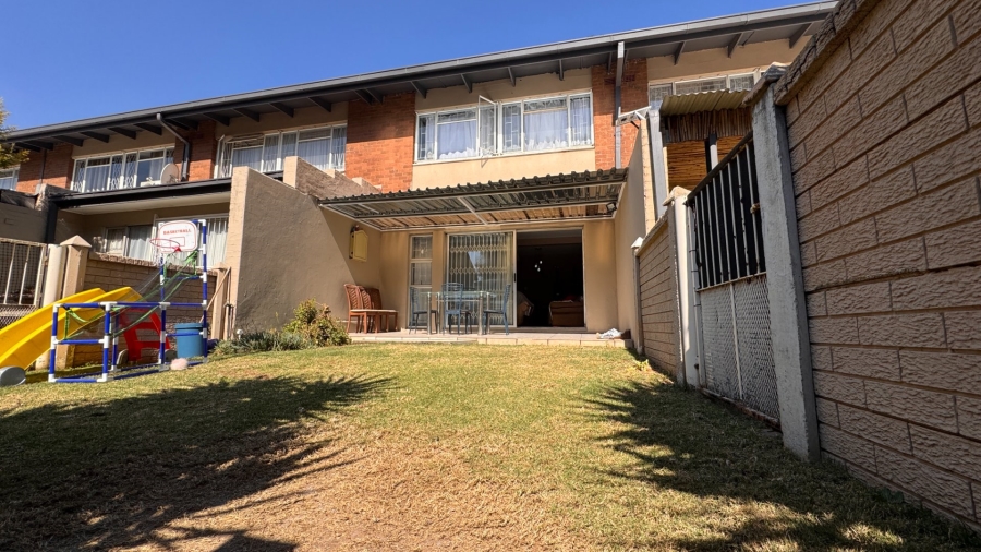 2 Bedroom Property for Sale in Three Rivers Proper Gauteng