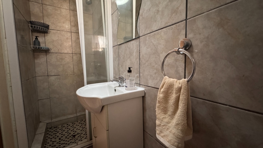 2 Bedroom Property for Sale in Three Rivers Proper Gauteng