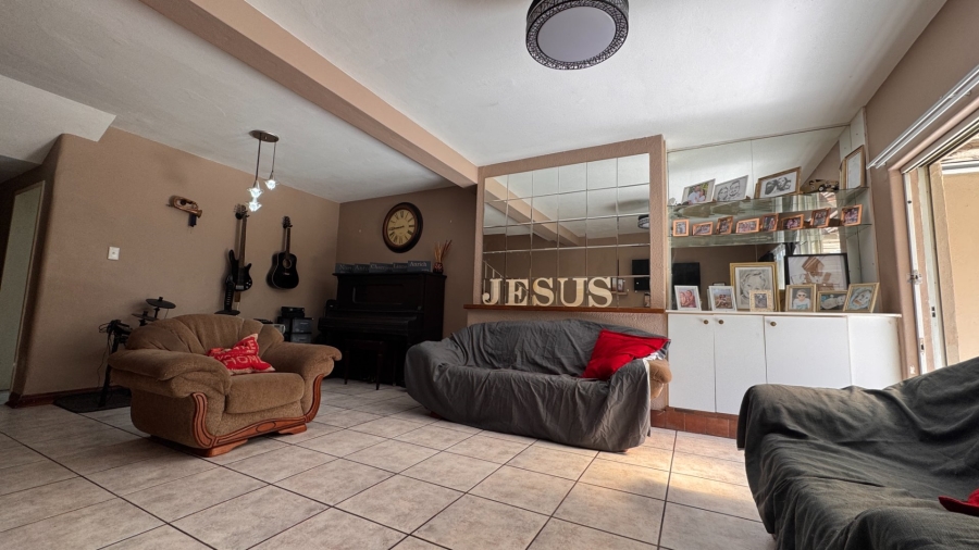 2 Bedroom Property for Sale in Three Rivers Proper Gauteng