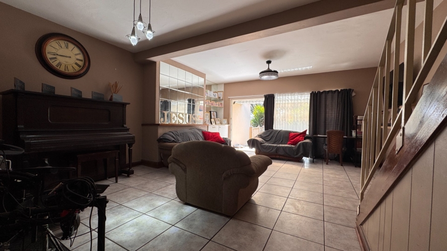 2 Bedroom Property for Sale in Three Rivers Proper Gauteng