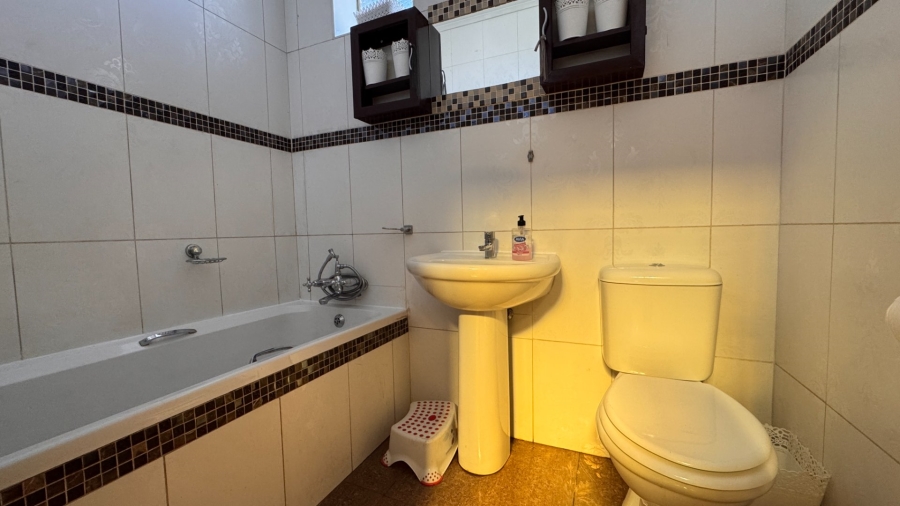 2 Bedroom Property for Sale in Three Rivers Proper Gauteng