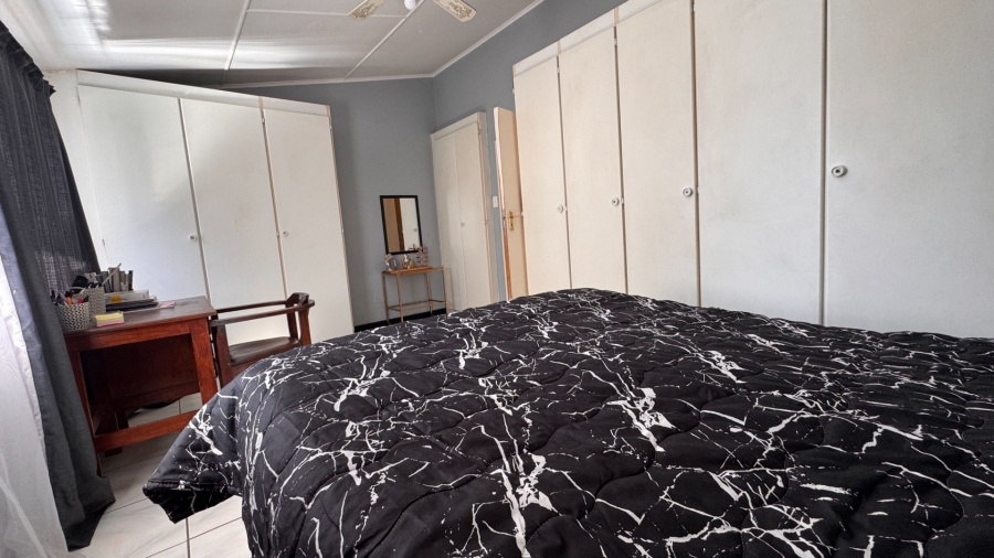 2 Bedroom Property for Sale in Three Rivers Proper Gauteng