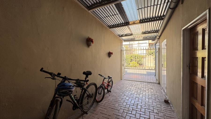 2 Bedroom Property for Sale in Three Rivers Proper Gauteng
