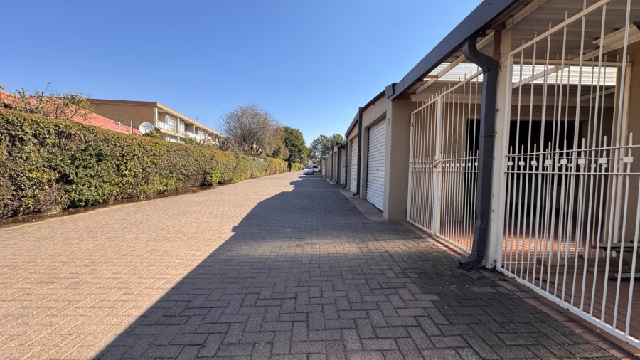 2 Bedroom Property for Sale in Three Rivers Proper Gauteng