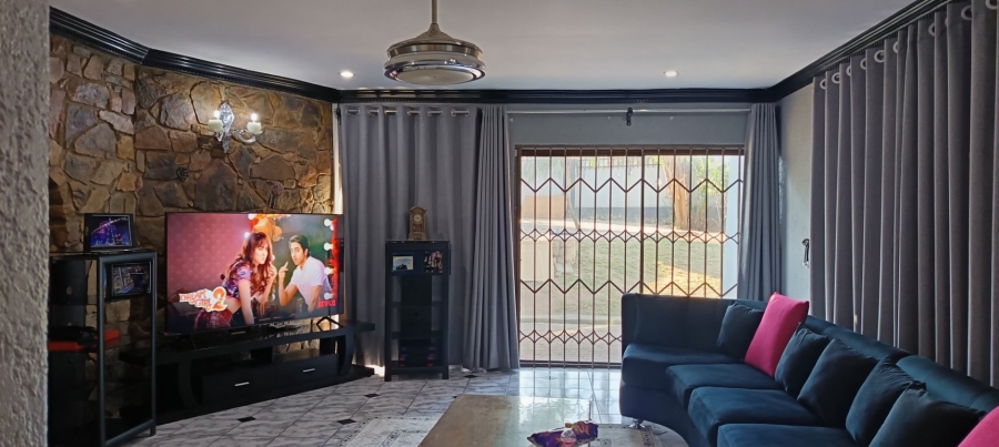 Commercial Property for Sale in Vorna Valley Gauteng