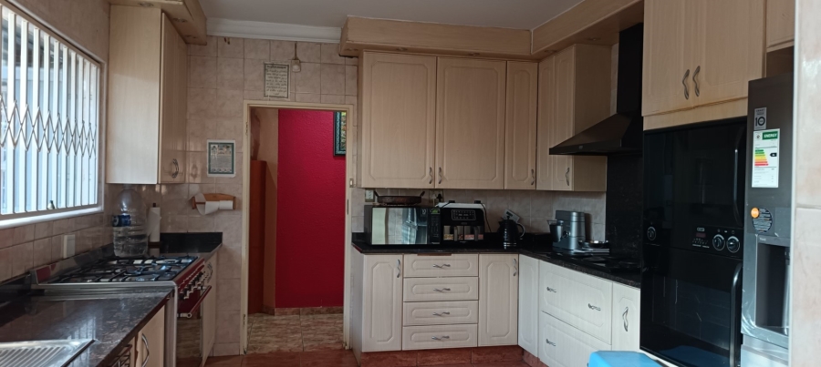 Commercial Property for Sale in Vorna Valley Gauteng