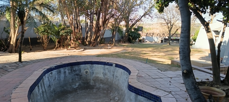 Commercial Property for Sale in Vorna Valley Gauteng