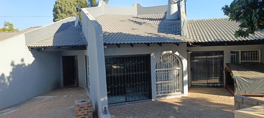 Commercial Property for Sale in Vorna Valley Gauteng