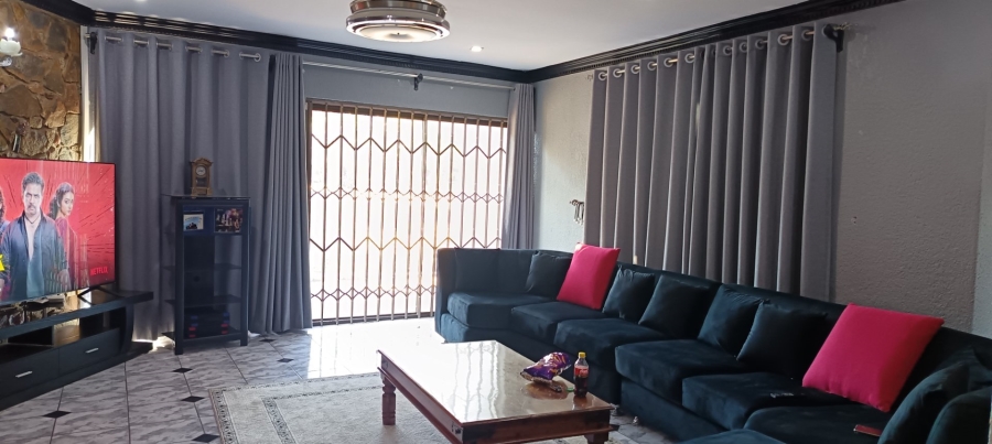 Commercial Property for Sale in Vorna Valley Gauteng
