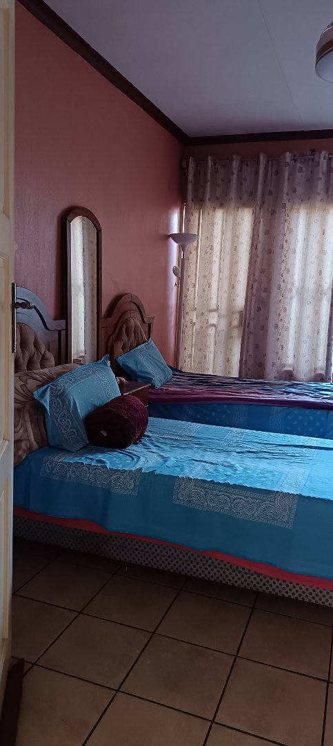  Bedroom Property for Sale in Vorna Valley Gauteng