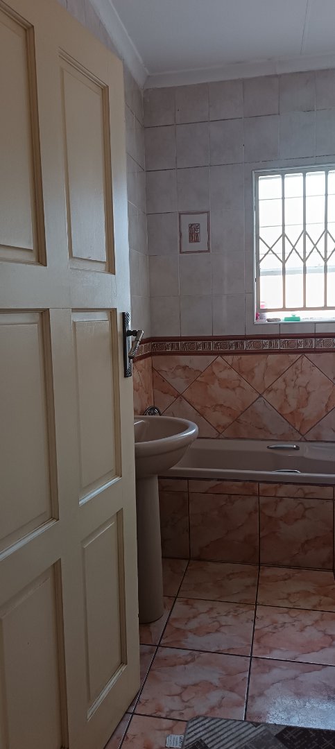 Commercial Property for Sale in Vorna Valley Gauteng