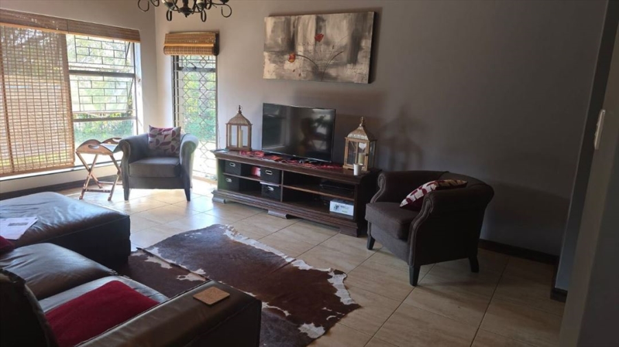5 Bedroom Property for Sale in Glen Marais Gauteng