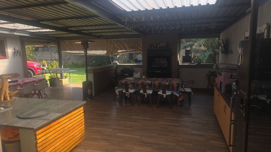 5 Bedroom Property for Sale in Glen Marais Gauteng