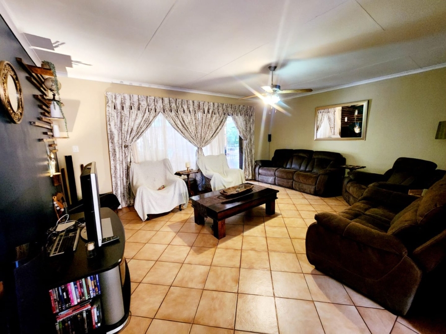 To Let 5 Bedroom Property for Rent in Rooihuiskraal Gauteng