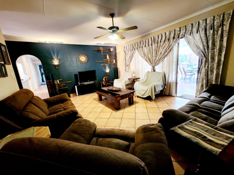 To Let 5 Bedroom Property for Rent in Rooihuiskraal Gauteng