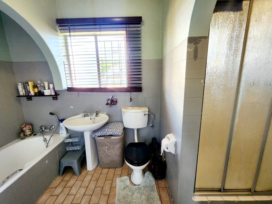 To Let 5 Bedroom Property for Rent in Rooihuiskraal Gauteng