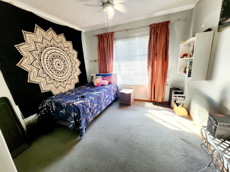 To Let 5 Bedroom Property for Rent in Rooihuiskraal Gauteng