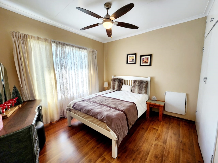 To Let 5 Bedroom Property for Rent in Rooihuiskraal Gauteng