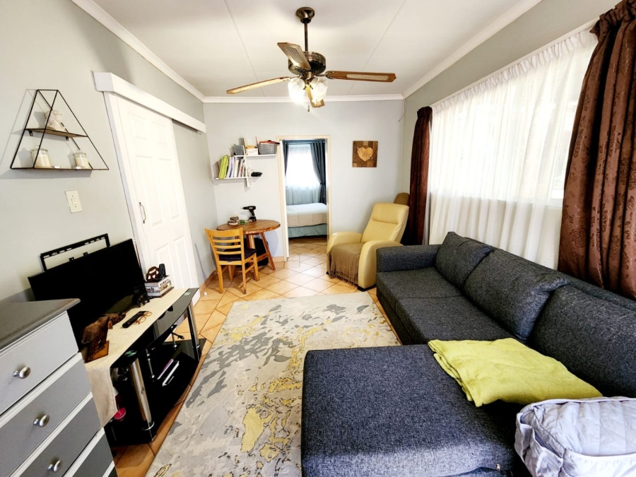 To Let 5 Bedroom Property for Rent in Rooihuiskraal Gauteng