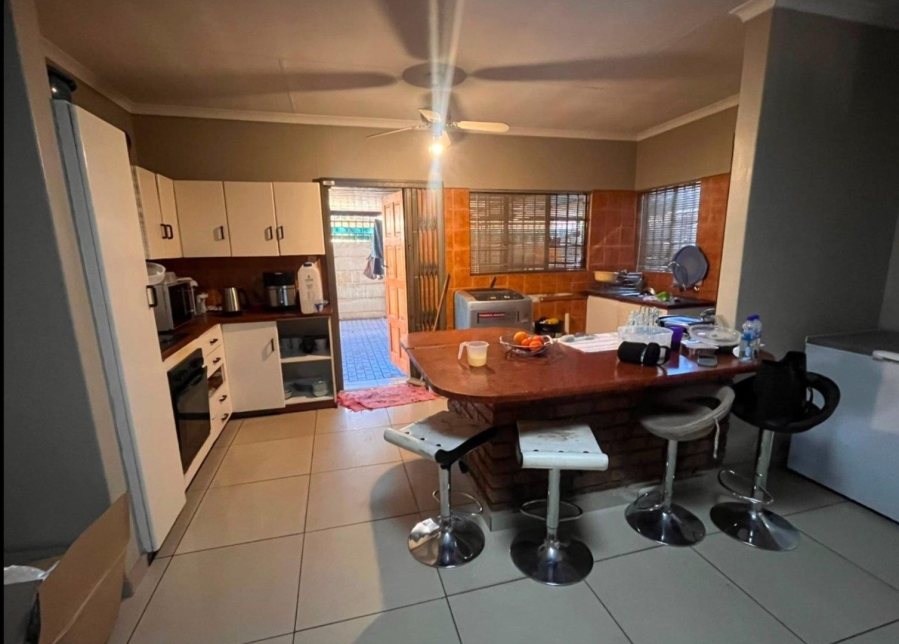 4 Bedroom Property for Sale in Rooihuiskraal North Gauteng