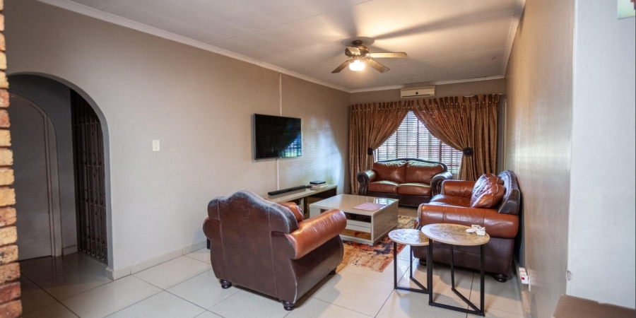 4 Bedroom Property for Sale in Rooihuiskraal North Gauteng