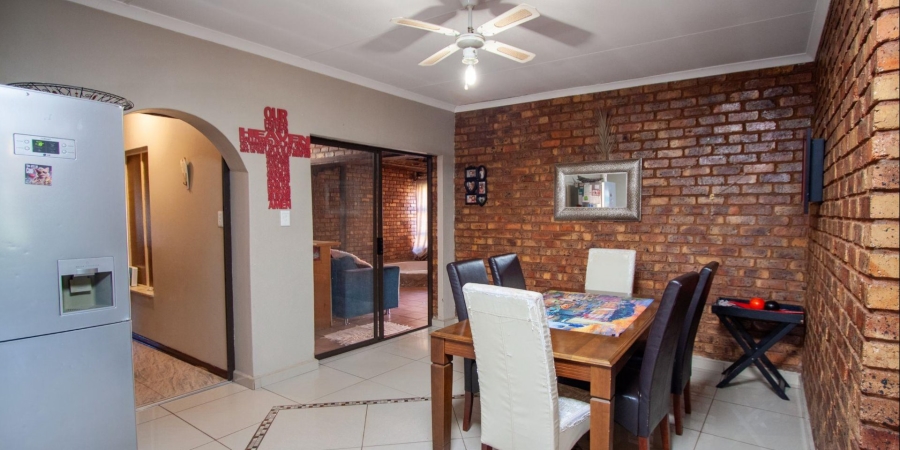4 Bedroom Property for Sale in Rooihuiskraal North Gauteng