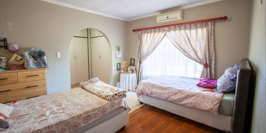 4 Bedroom Property for Sale in Rooihuiskraal North Gauteng