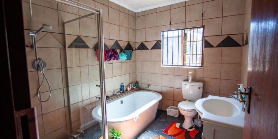 4 Bedroom Property for Sale in Rooihuiskraal North Gauteng