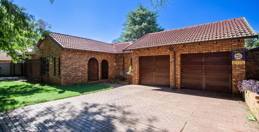 4 Bedroom Property for Sale in Rooihuiskraal North Gauteng