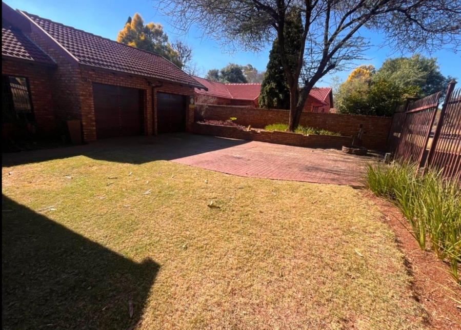 4 Bedroom Property for Sale in Rooihuiskraal North Gauteng