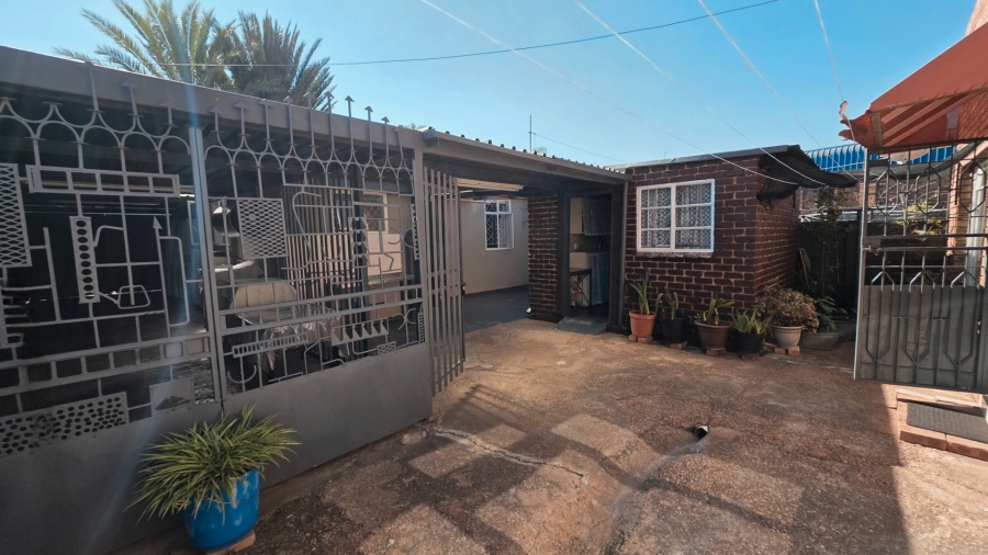 1 Bedroom Property for Sale in Laudium Gauteng